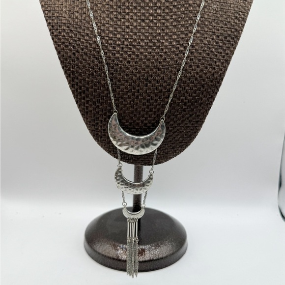 Long tiered hammered silver crescent tassel necklace - Picture 3 of 7